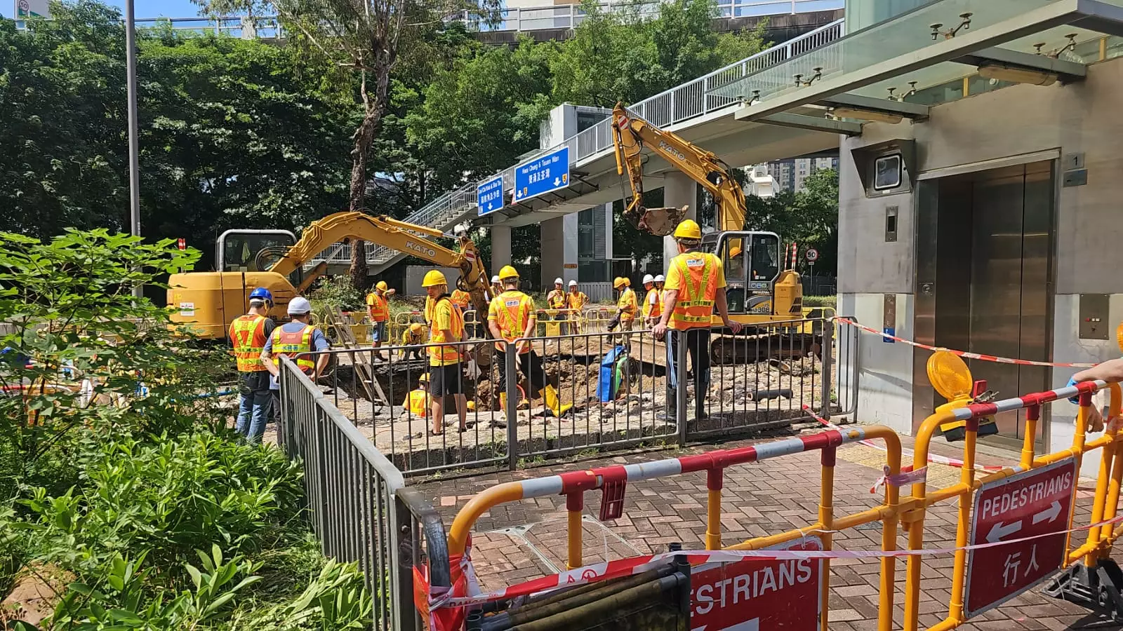 跟進荔枝角道路陷意外